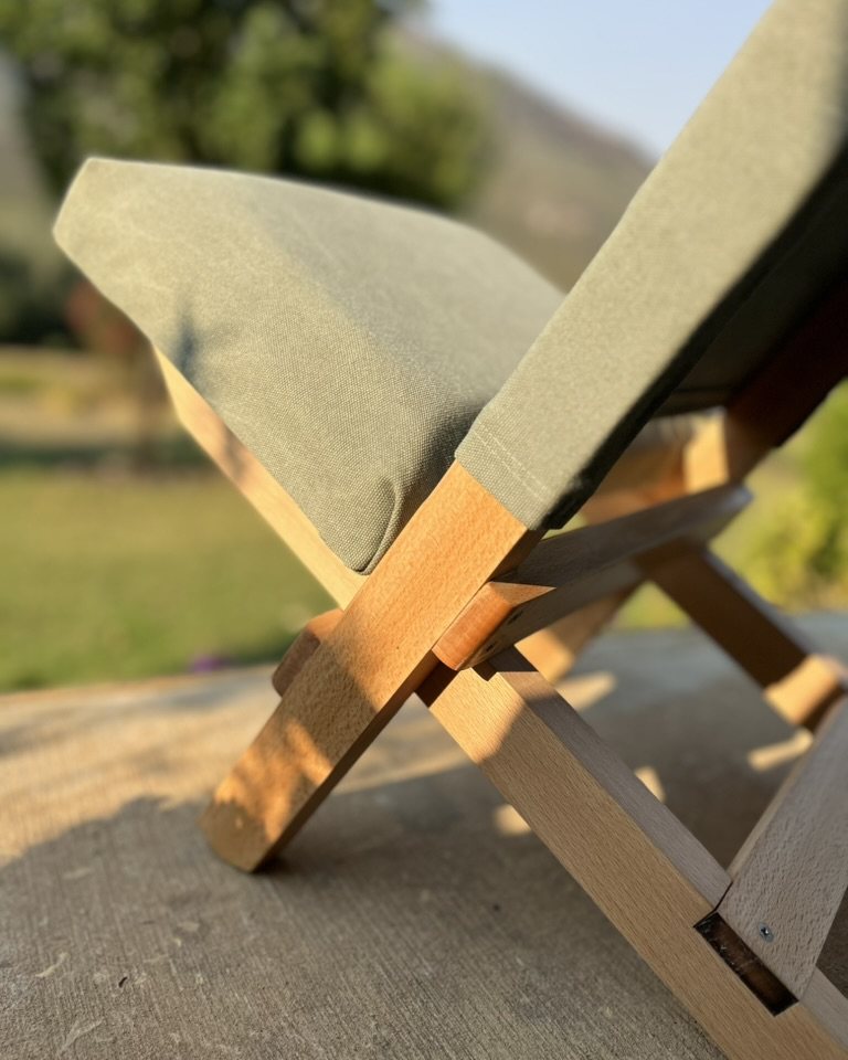 Beech folding chair with olive canvas